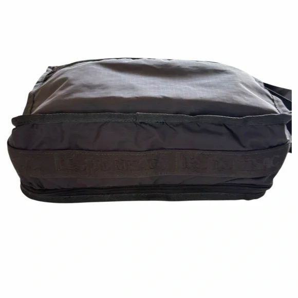 LeSportSac Black Deluxe Everyday Expandable Crossbody Shoulder Bag Unisex - Picture 5 of 16